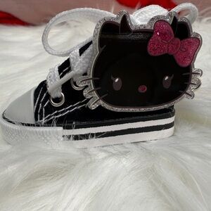 Keychain Hello Kitty Black and White Sneaker 👟 Retro 80s